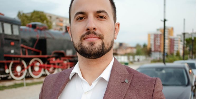 Success Through Adaptability – Thriving In The Fast Paced Environment Of Social Media